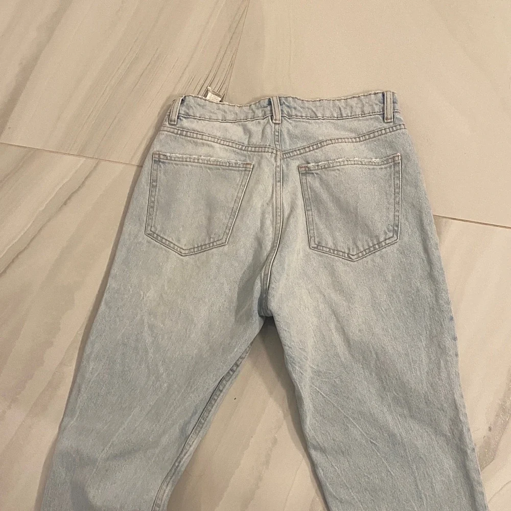 Zara High Rise Light Blue Ripped Jeans - Picture 3 of 3